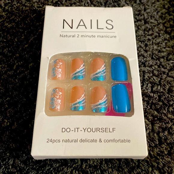 Manicure in minutes! Do it yourself Press on nails! - Picture 3 of 5